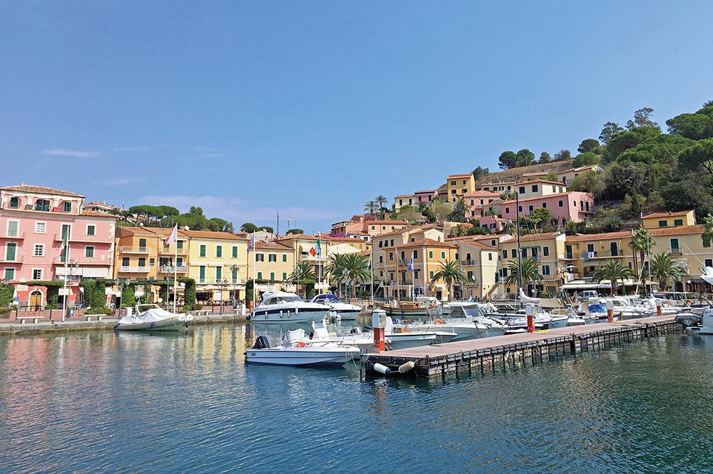 Typischer Hafenort auf Elba